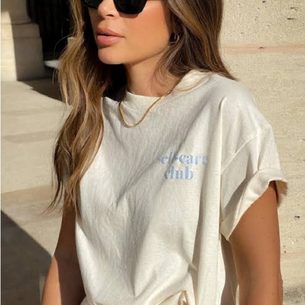 Summer Fridays Cream Tee with Blue Print